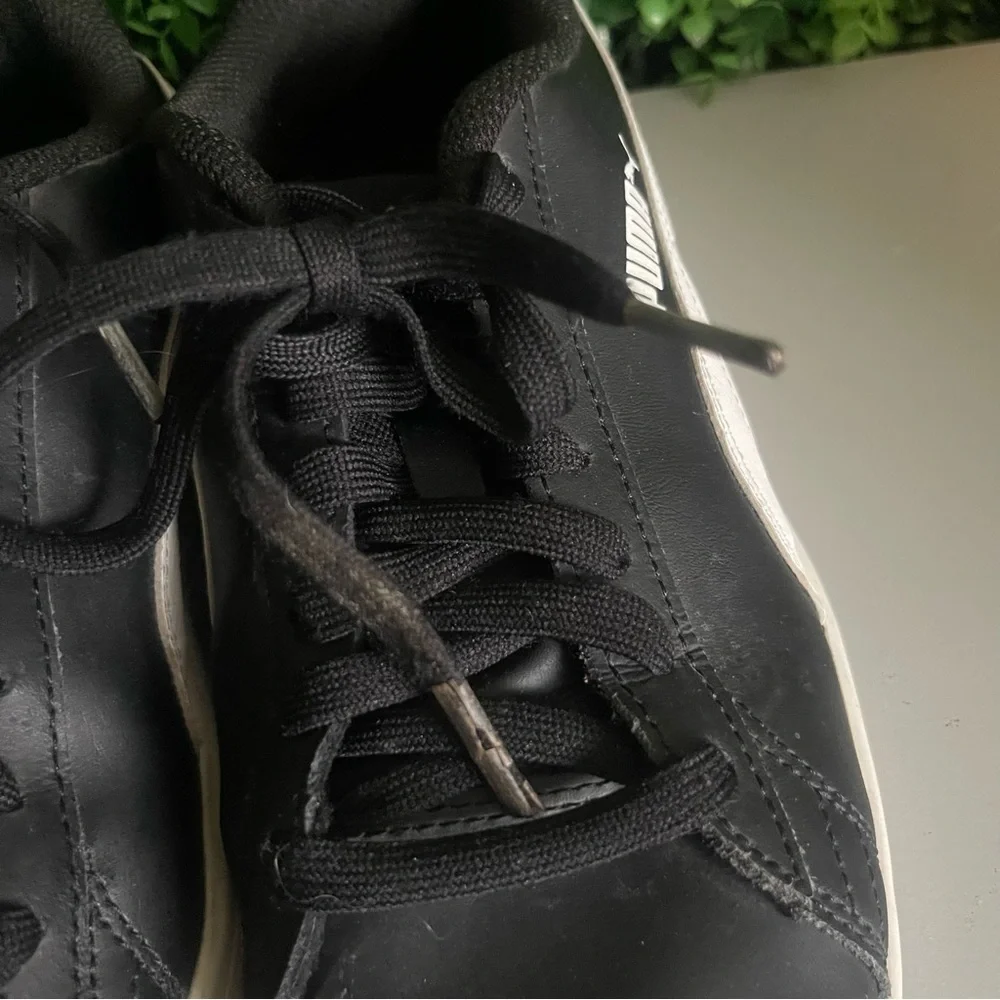 PUMA Smash V2 Sneaker 374513-04 Men's 8.5 Black and White